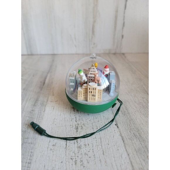 Hallmark 1992 Christmas parade magic ornament Xmas - Picture 1 of 8